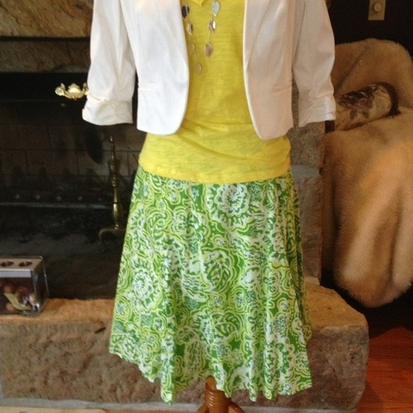 Green and white skirt - Picture 1 of 3